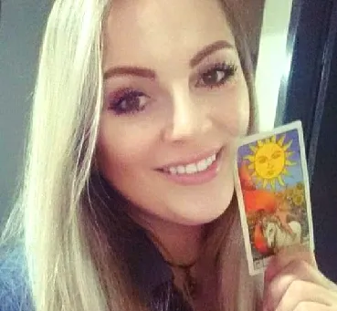 Fabrícia Terapeuta — taróloga e terapeuta holística em Cascavel-PR